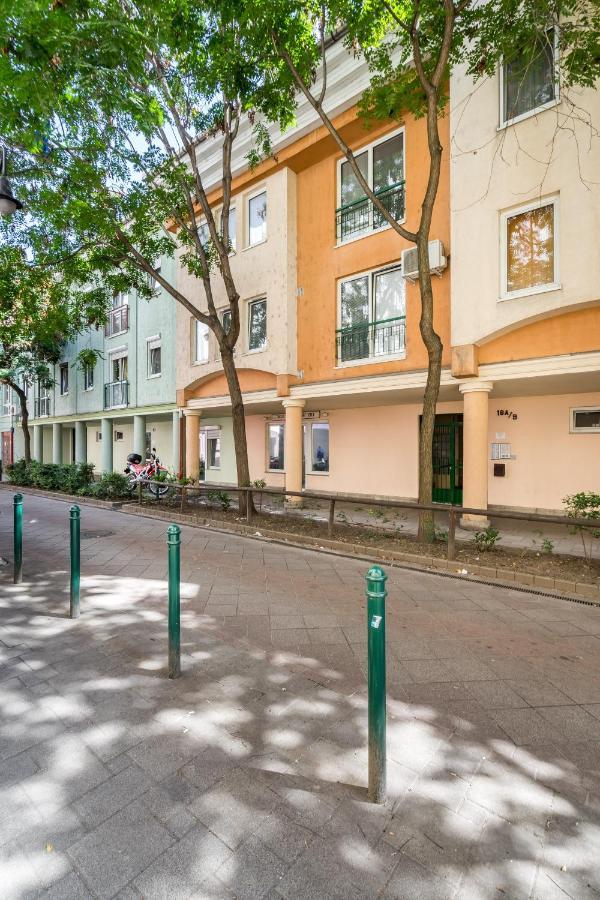 Beautiful Three Bedrooms Apartment With Free Parking Close To The Danube Coast Budapeste Exterior foto