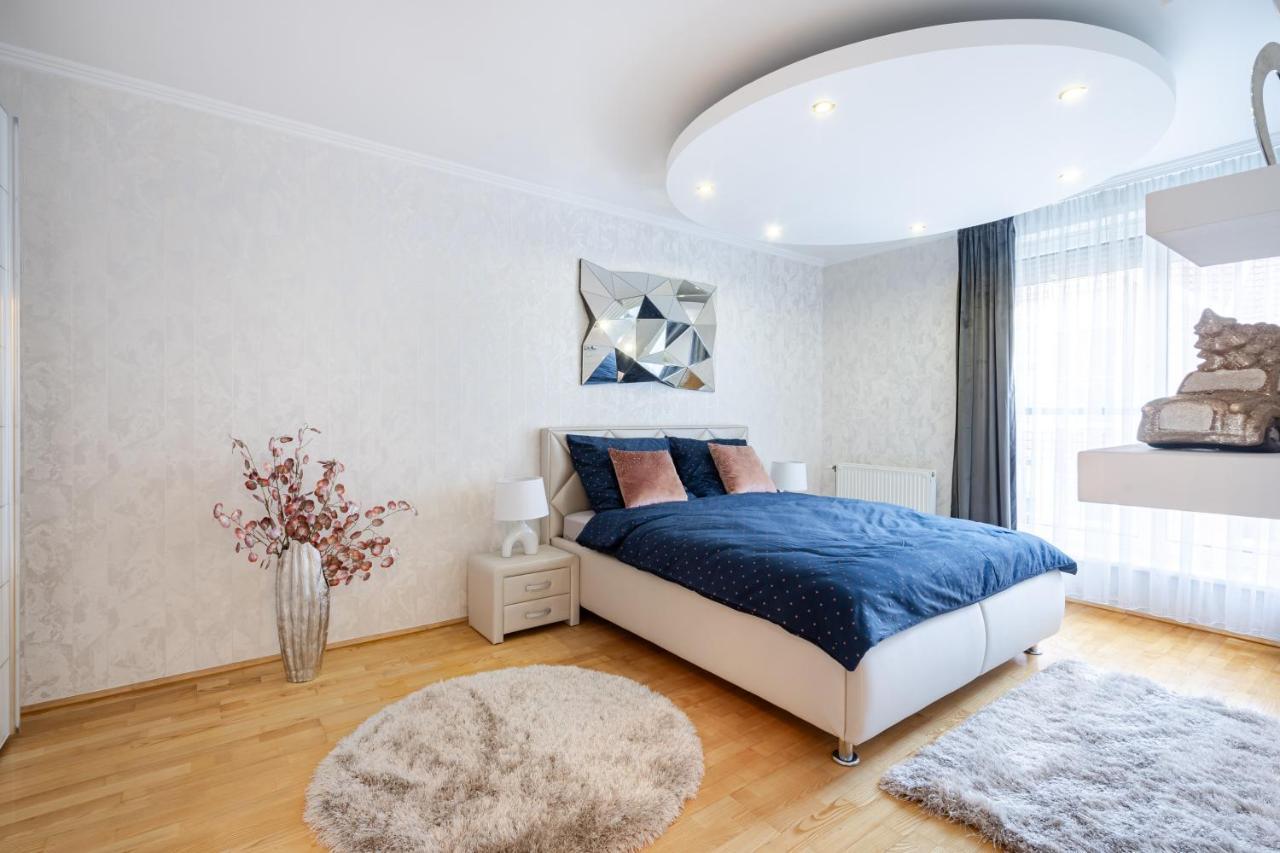 Beautiful Three Bedrooms Apartment With Free Parking Close To The Danube Coast Budapeste Exterior foto