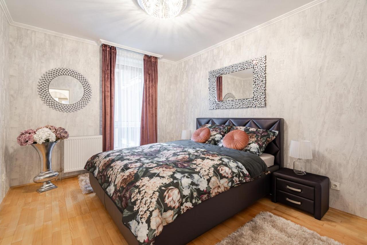 Beautiful Three Bedrooms Apartment With Free Parking Close To The Danube Coast Budapeste Exterior foto