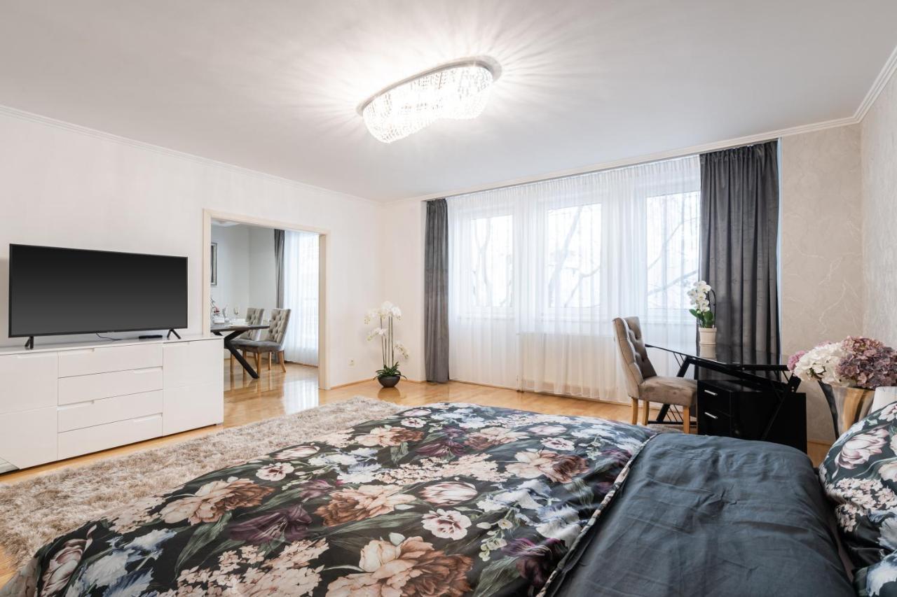 Beautiful Three Bedrooms Apartment With Free Parking Close To The Danube Coast Budapeste Exterior foto