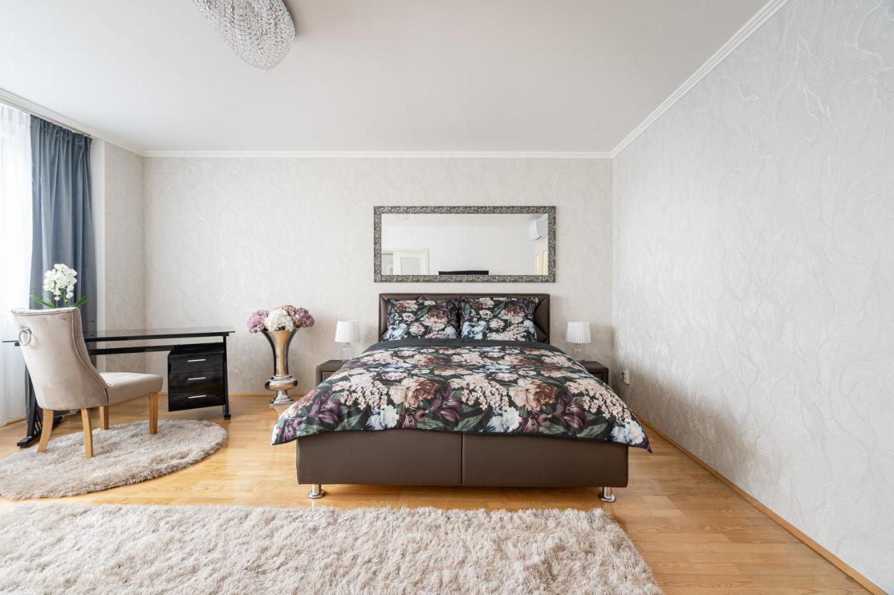 Beautiful Three Bedrooms Apartment With Free Parking Close To The Danube Coast Budapeste Exterior foto
