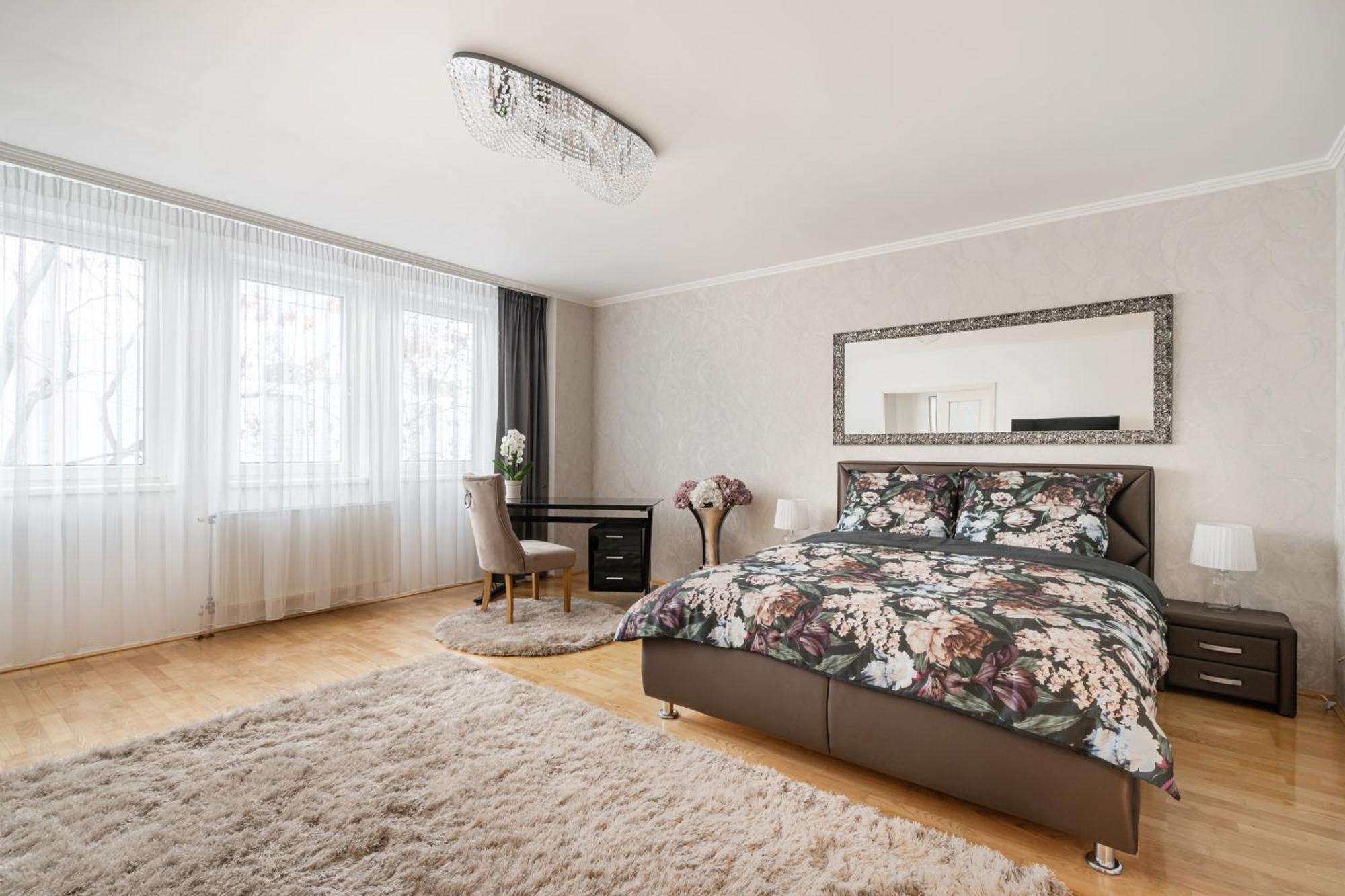 Beautiful Three Bedrooms Apartment With Free Parking Close To The Danube Coast Budapeste Exterior foto