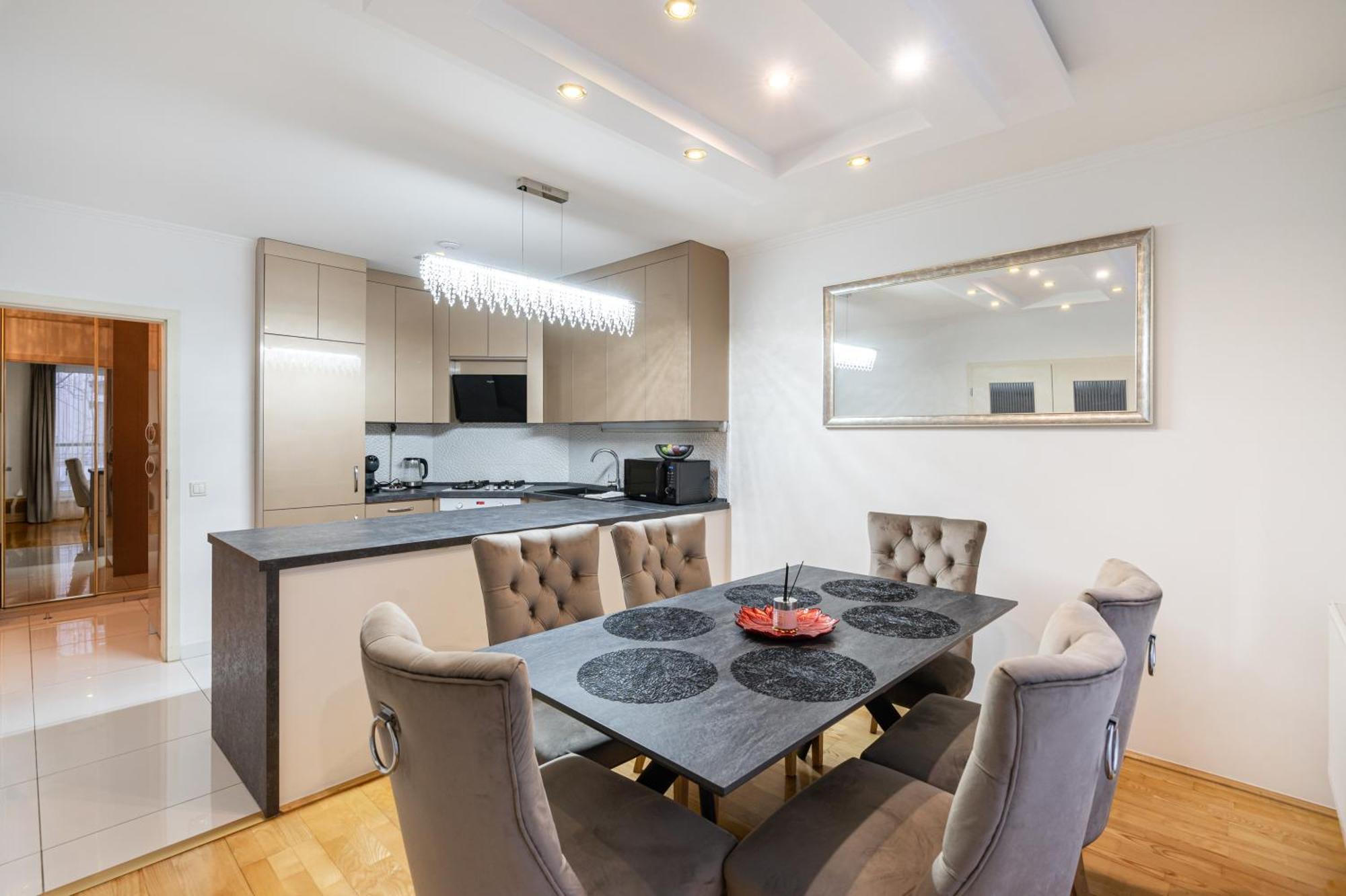 Beautiful Three Bedrooms Apartment With Free Parking Close To The Danube Coast Budapeste Exterior foto